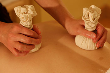 Wellnessmassage: Käuterstempelmassage
